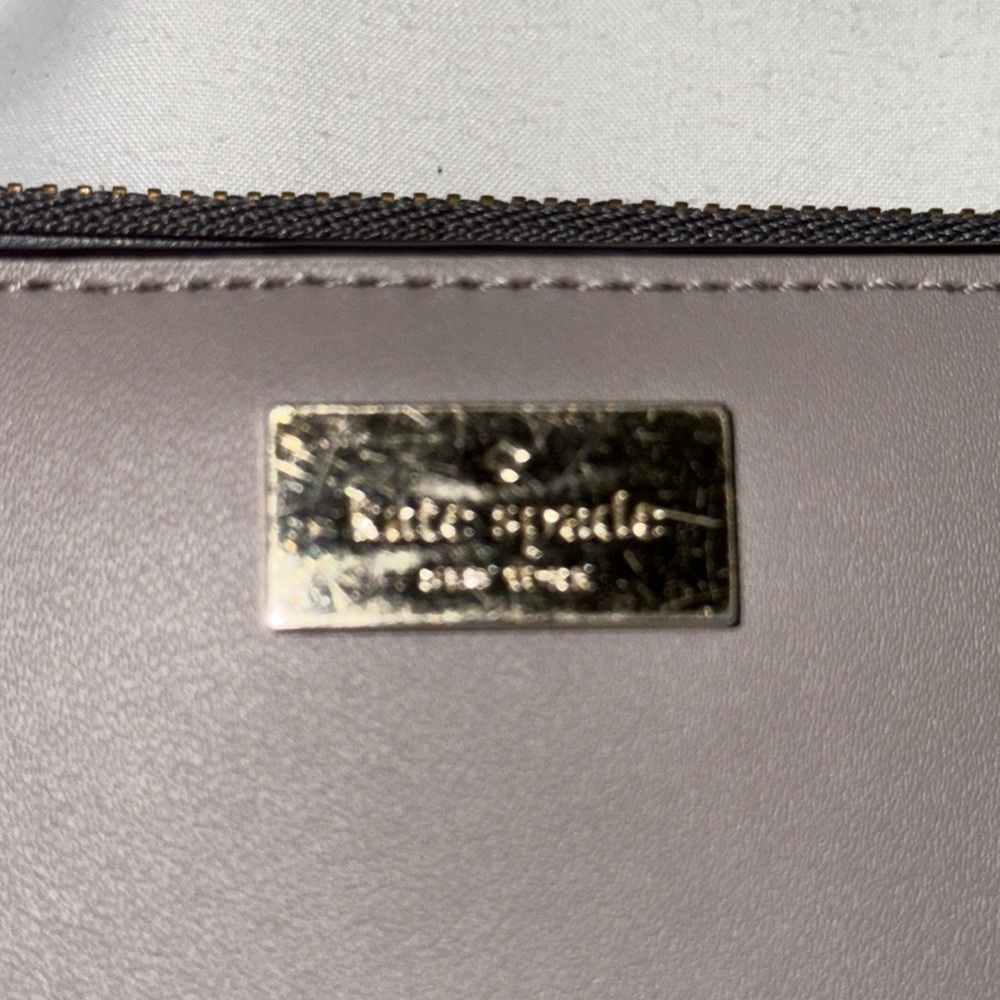 Kate Spade large, slim bifold Wallet with Gold Accents 6.5 x 3.5” - Picture 7 of 7